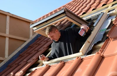 Pose de fenêtres de toit Velux à Arçonnay